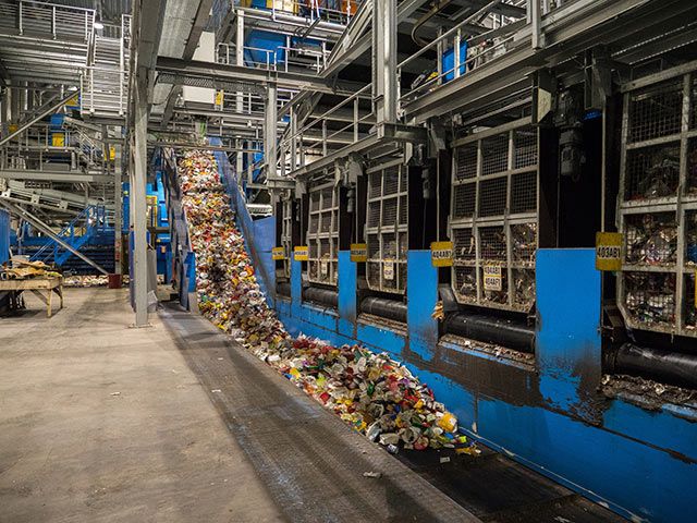 The fully automated waste sorting plant ROAF maximizes recovery rates thanks to TOMRA’s sorters