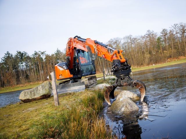 Hitachi Construction Machinery unveils two new Zaxis-7 compact excavators