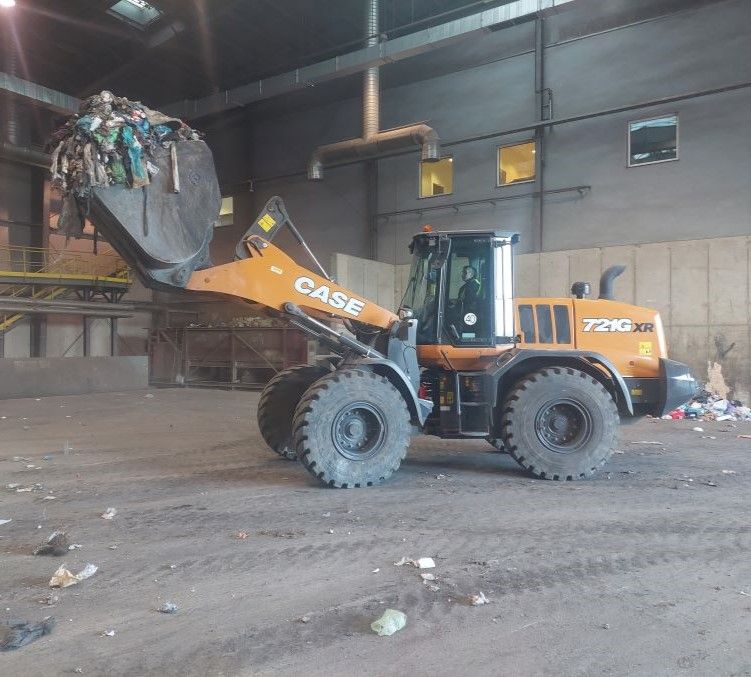 In viaggio in Polonia nei centri di riciclo rifiuti dove le pale Case sono protagoniste