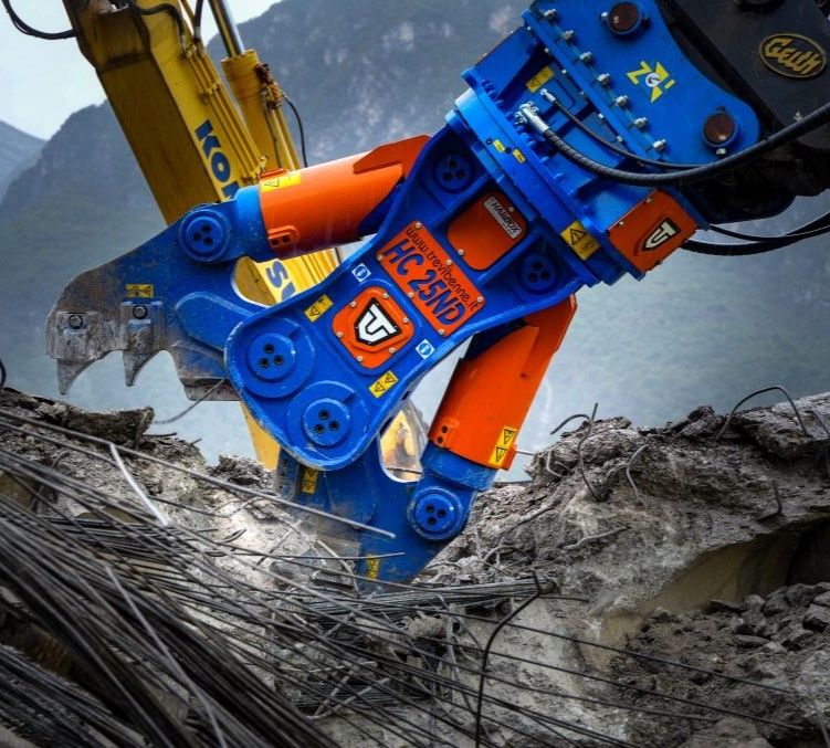 La demolizione del cavalcavia della tangenziale sud di Trento