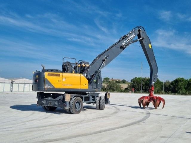 Il nuovo movimentatore di materiali HW250A MH Hyundai 
