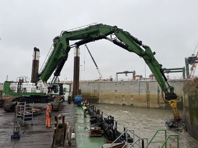 Epiroc guida la demolizione di precisione in condizioni idriche estreme al Terminal Europa di Anversa
