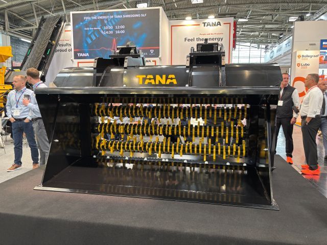Tana expands waste pre-shredding portfolio with Multi Waste Buckets MWB17 and MWB23 