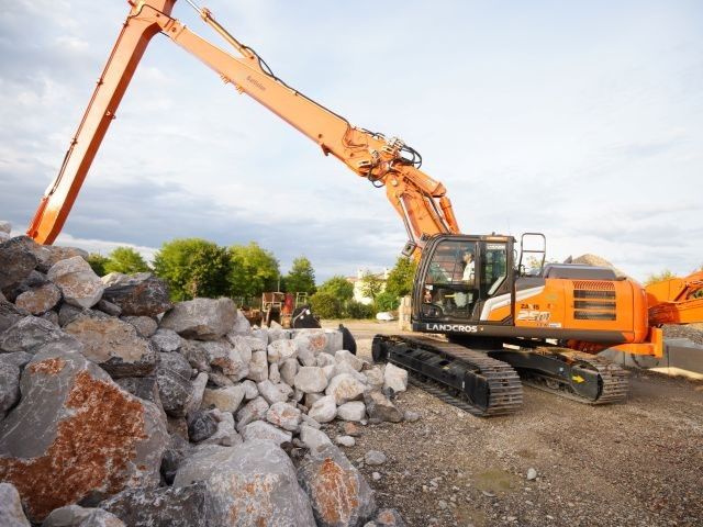 Battiston sceglie HITACHI ZX250-7 triplice e SLF per le sue applicazioni piu’ specialistiche 