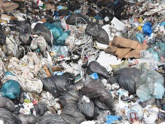 Gli italiani non si preoccupano dei rifiuti domestici