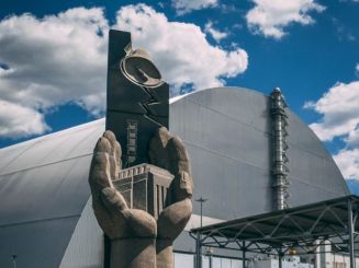 Il piano per riparare il sarcofago di Chernobyl danneggiato da un drone